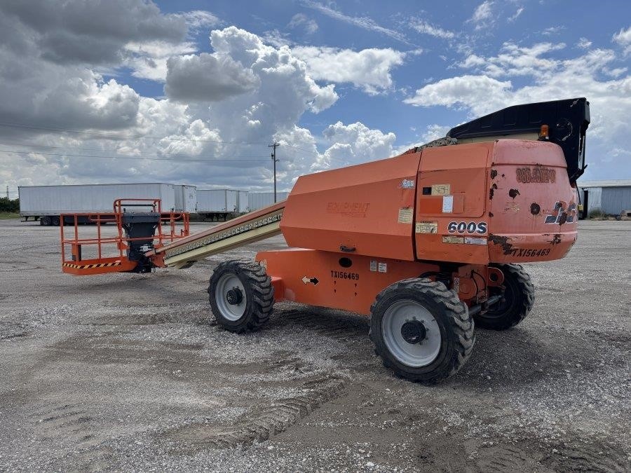 2017 JLG 600S 2WD Boom Lift - Image 3