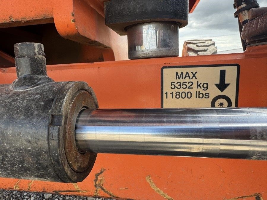 2017 JLG 600S 2WD Boom Lift - Image 17