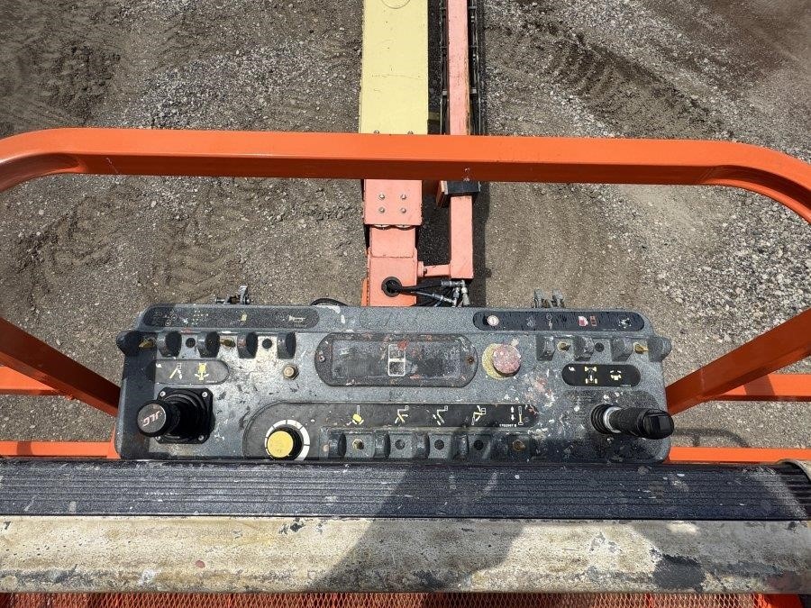 2017 JLG 600S 2WD Boom Lift - Image 25