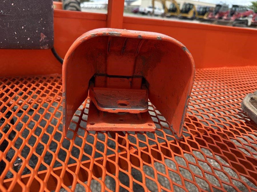 2017 JLG 600S 2WD Boom Lift - Image 26