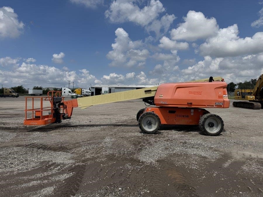 2018 JLG 600S 2WD Boom Lift - Image 2