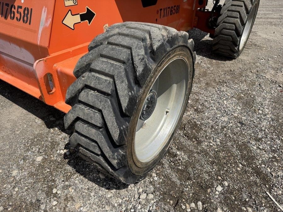 2018 JLG 600S 2WD Boom Lift - Image 12