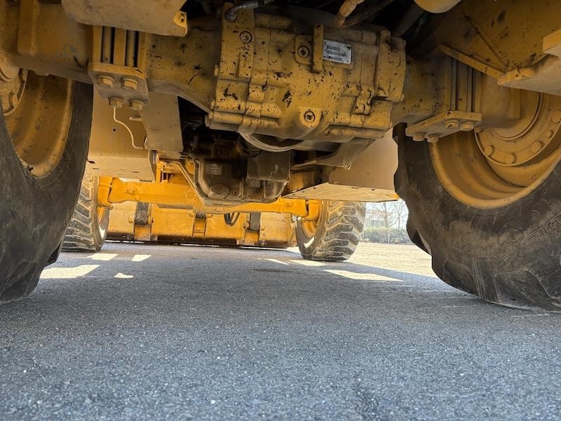 2019 John Deere 410L Backhoe Loader - Image 26