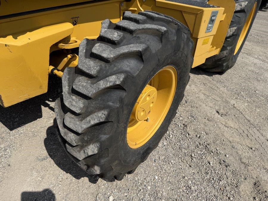2019 John Deere 410L Backhoe Loader - Image 20