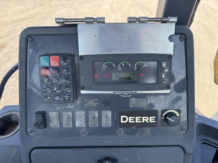 2019 John Deere 410L Backhoe Loader - Image 29