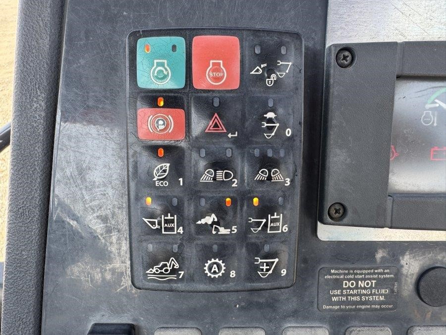 2019 John Deere 410L Backhoe Loader - Image 31