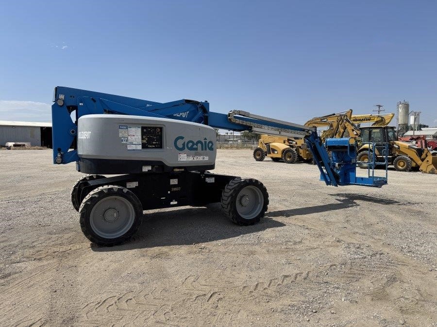 2017 Genie Z60-37FE Articulating Boom Lift - Image 5