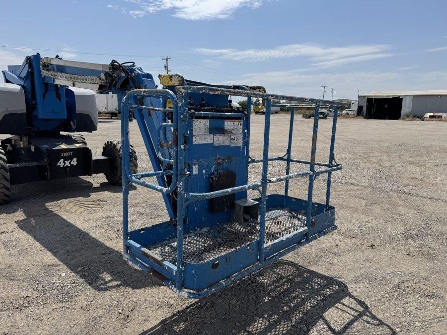 2017 Genie Z60-37FE Articulating Boom Lift - Image 11
