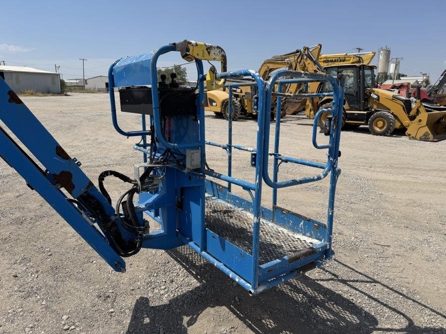 2017 Genie Z60-37FE Articulating Boom Lift - Image 12