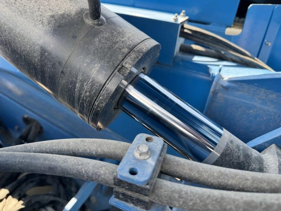 2017 Genie Z60-37FE Articulating Boom Lift - Image 30