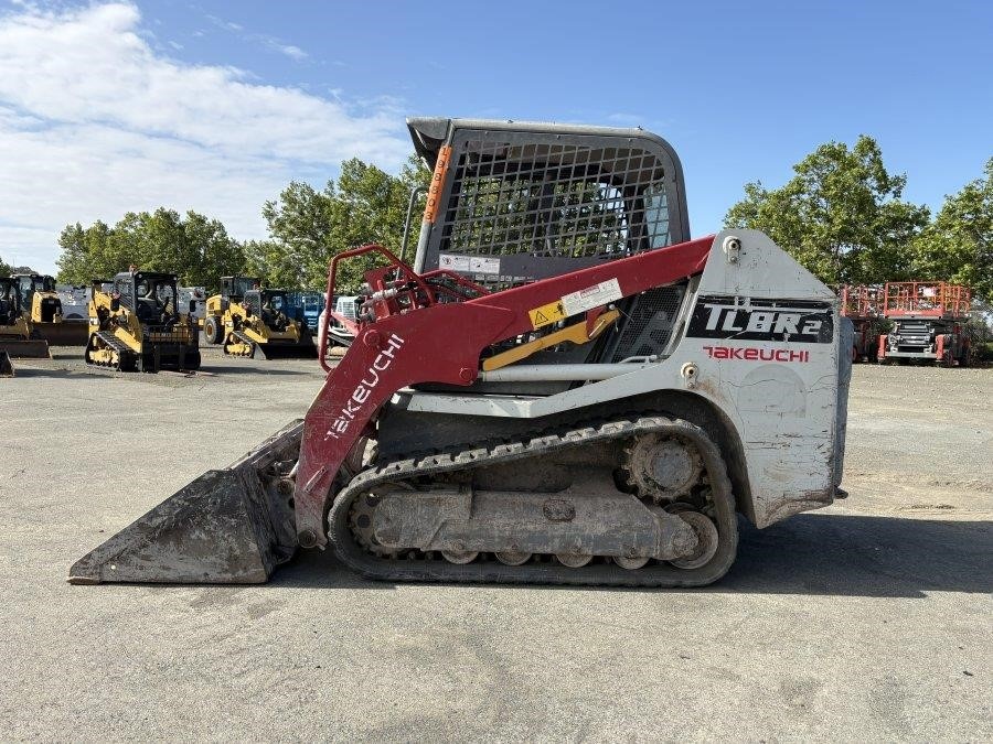 2020 Takeuchi TL8R2 Compact Track Loader - Image 2