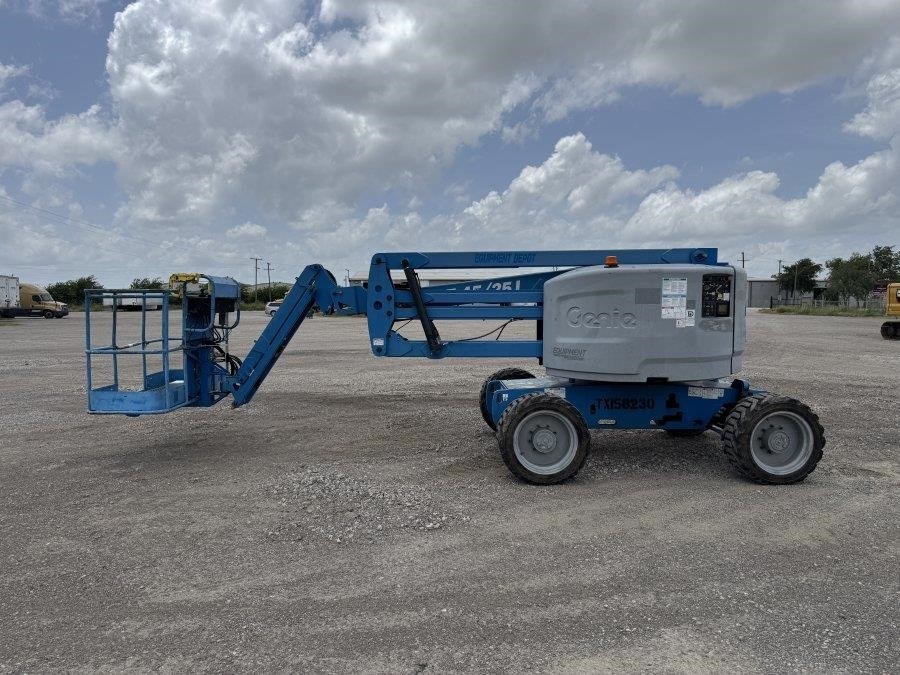 2017 Genie Z-45/25J IC Articulating Boom Lift - Image 2