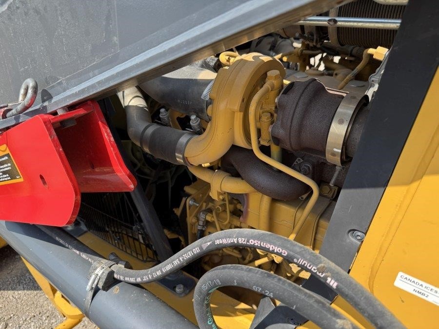 2019 Deere 410L Backhoe Loader - Image 11
