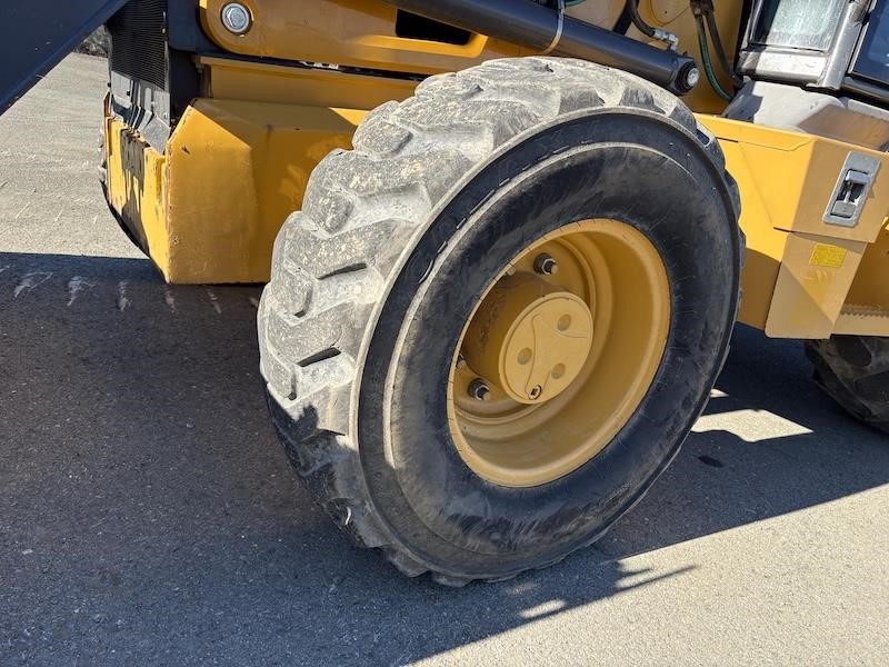 2019 Deere 410L Backhoe  Loader - Image 10