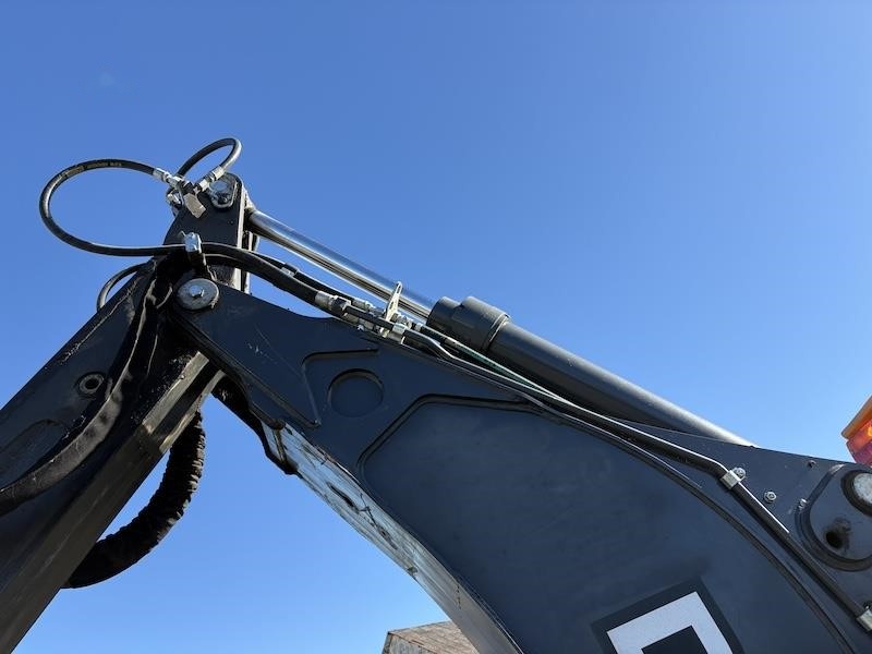 2019 Deere 410L Backhoe  Loader - Image 12