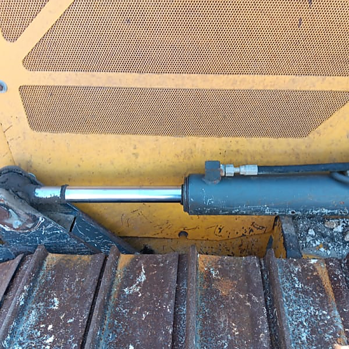 2019 Deere 450K LGP - Image 7