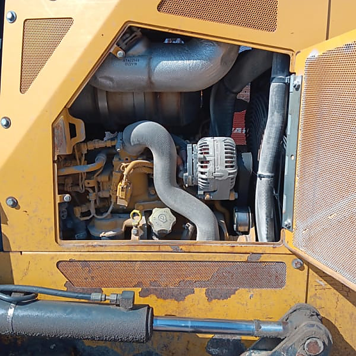 2019 Deere 450K LGP - Image 8