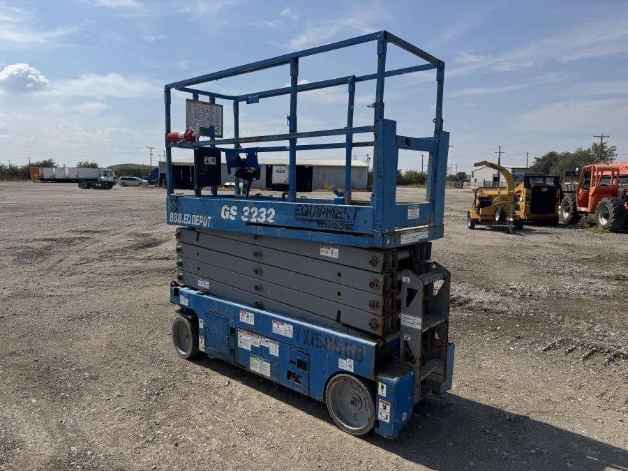 2017 Genie GS3232 Electric Scissor Lift - Image 4