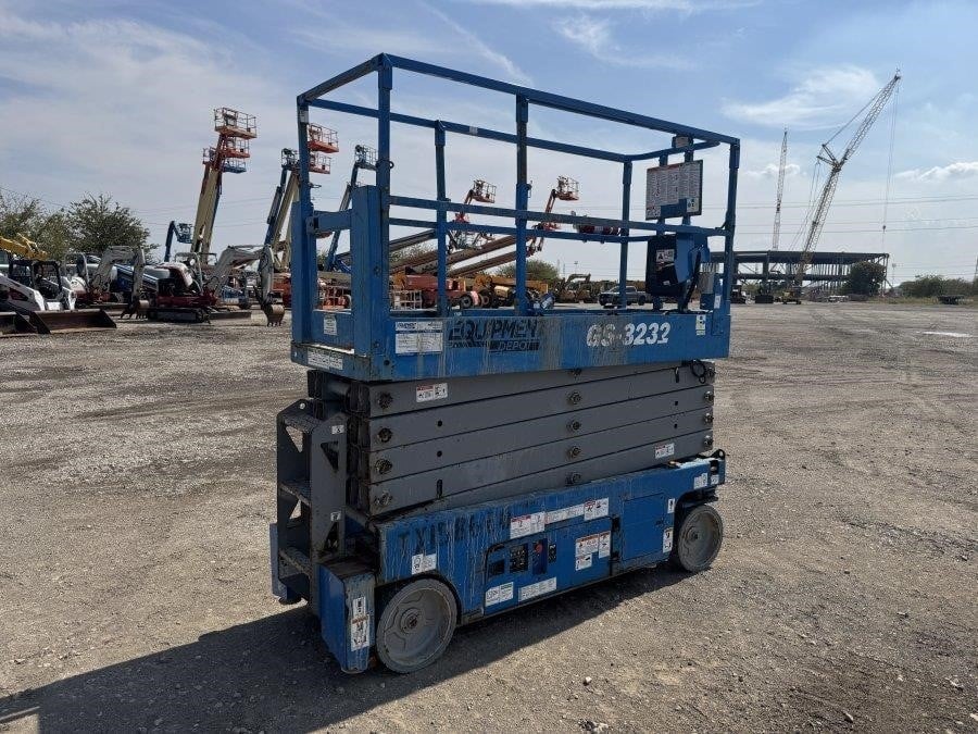 2017 Genie GS3232 Electric Scissor Lift - Image 6