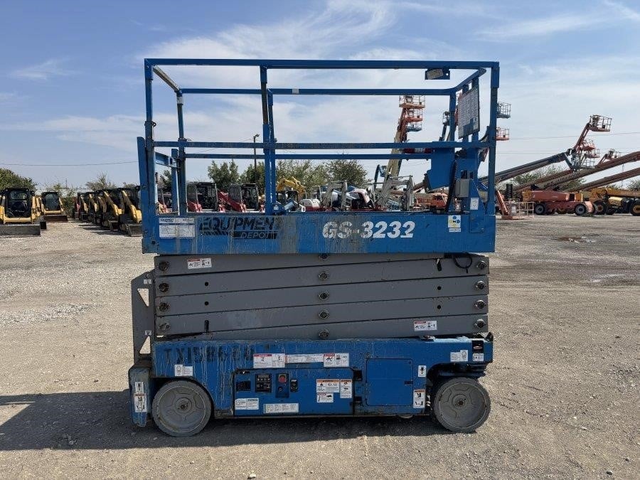 2017 Genie GS3232 Electric Scissor Lift - Image 7