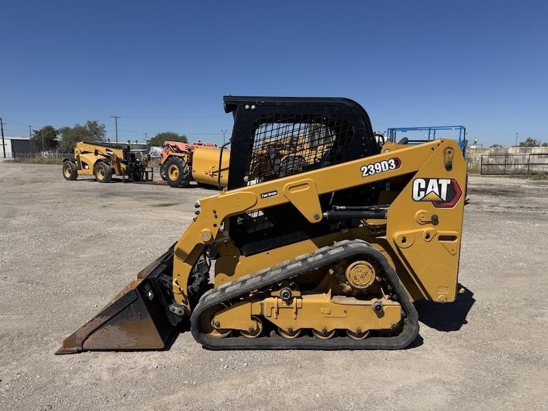 2023 Caterpillar 239D3 Compact Track Loader - Image 2