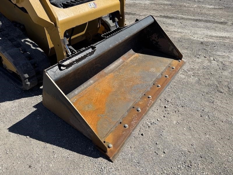 2023 Caterpillar 239D3 Compact Track Loader - Image 9