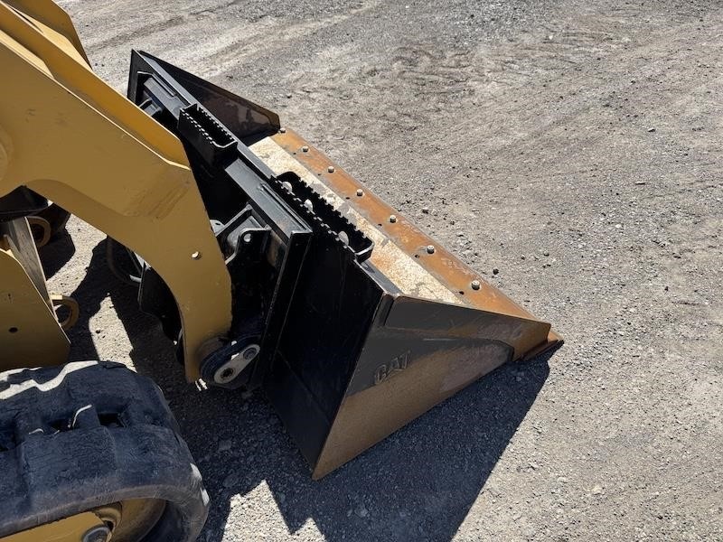 2023 Caterpillar 239D3 Compact Track Loader - Image 10