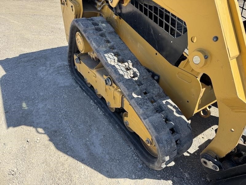 2023 Caterpillar 239D3 Compact Track Loader - Image 11