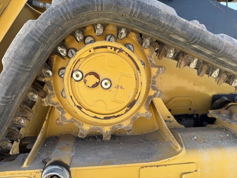2023 Caterpillar 239D3 Compact Track Loader - Image 12
