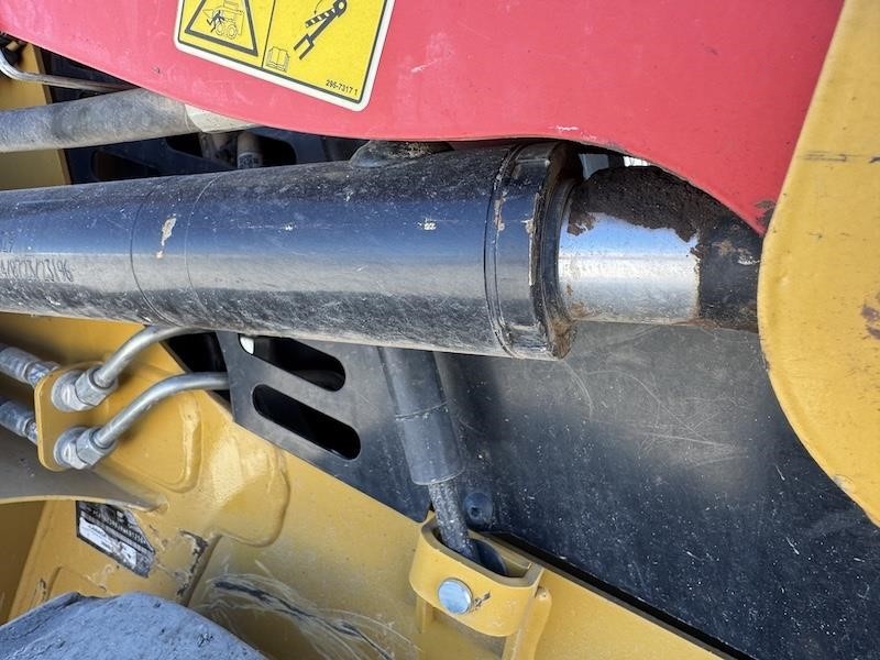 2023 Caterpillar 239D3 Compact Track Loader - Image 14