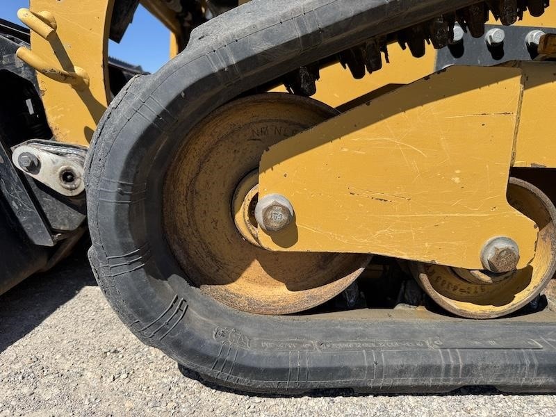 2023 Caterpillar 239D3 Compact Track Loader - Image 18