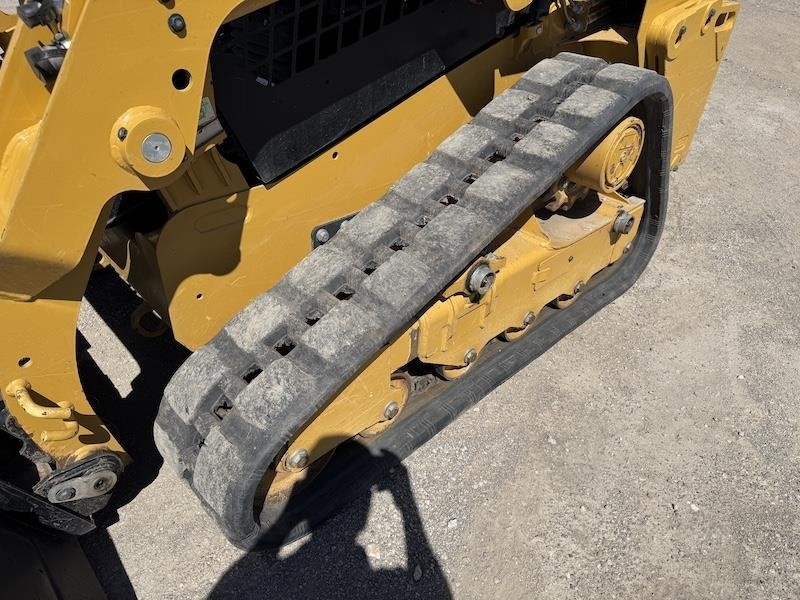 2023 Caterpillar 239D3 Compact Track Loader - Image 19