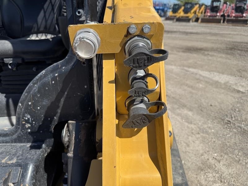 2023 Caterpillar 239D3 Compact Track Loader - Image 25