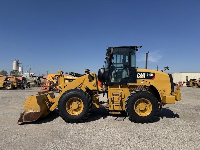 2020 Caterpillar 910M Wheel Loader - Image 2