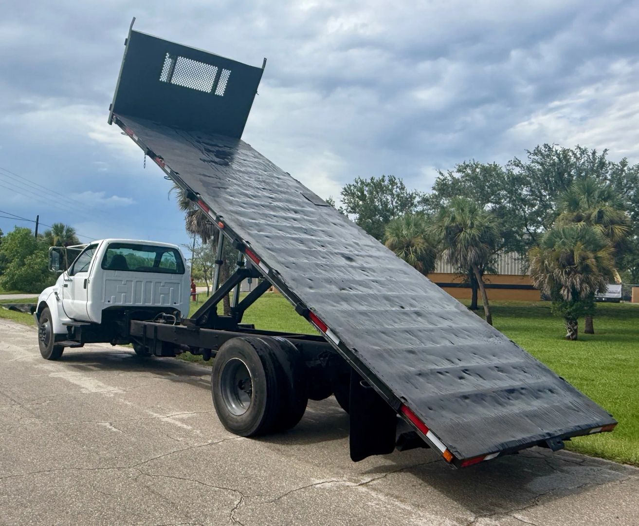 2006 FORD COMMERCIAL F-650 SUPER DUTY DUMP / FLATBED - Image 5