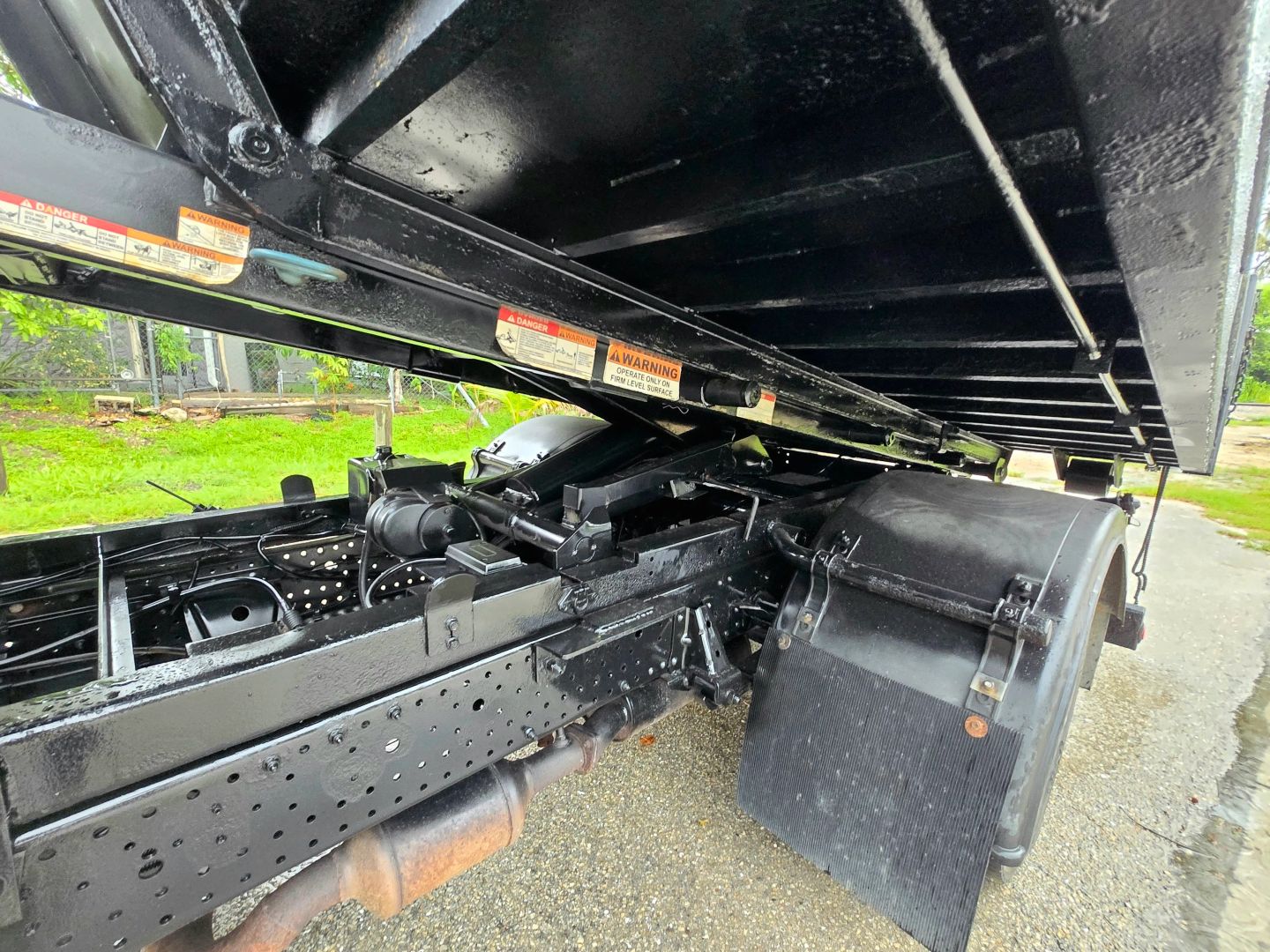 Isuzu NPR - Image 12