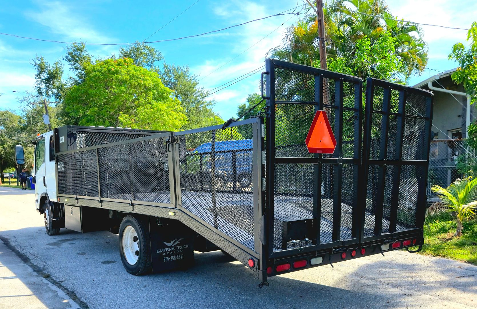 2016 Isuzu NPR Service & Utility Truck - Image 6