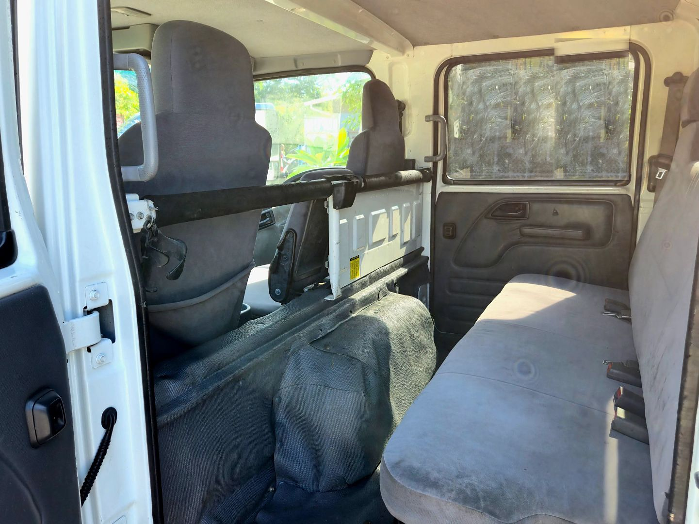 2016 Isuzu NPR Service & Utility Truck - Image 10