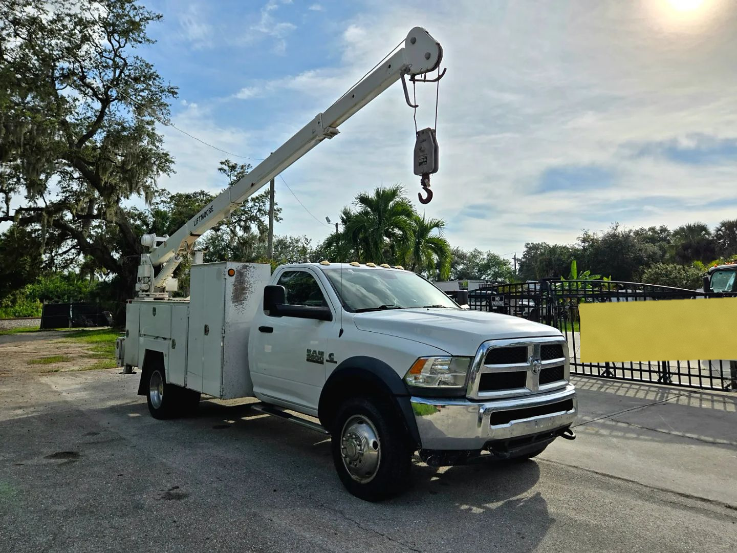 2017 Dodge Ram 5500 HD Service & Utility Trucks