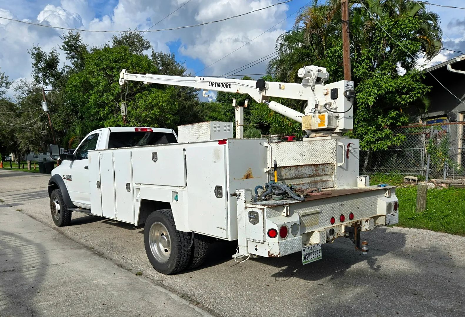 2017 Dodge Ram 5500 HD Service & Utility Trucks - Image 5