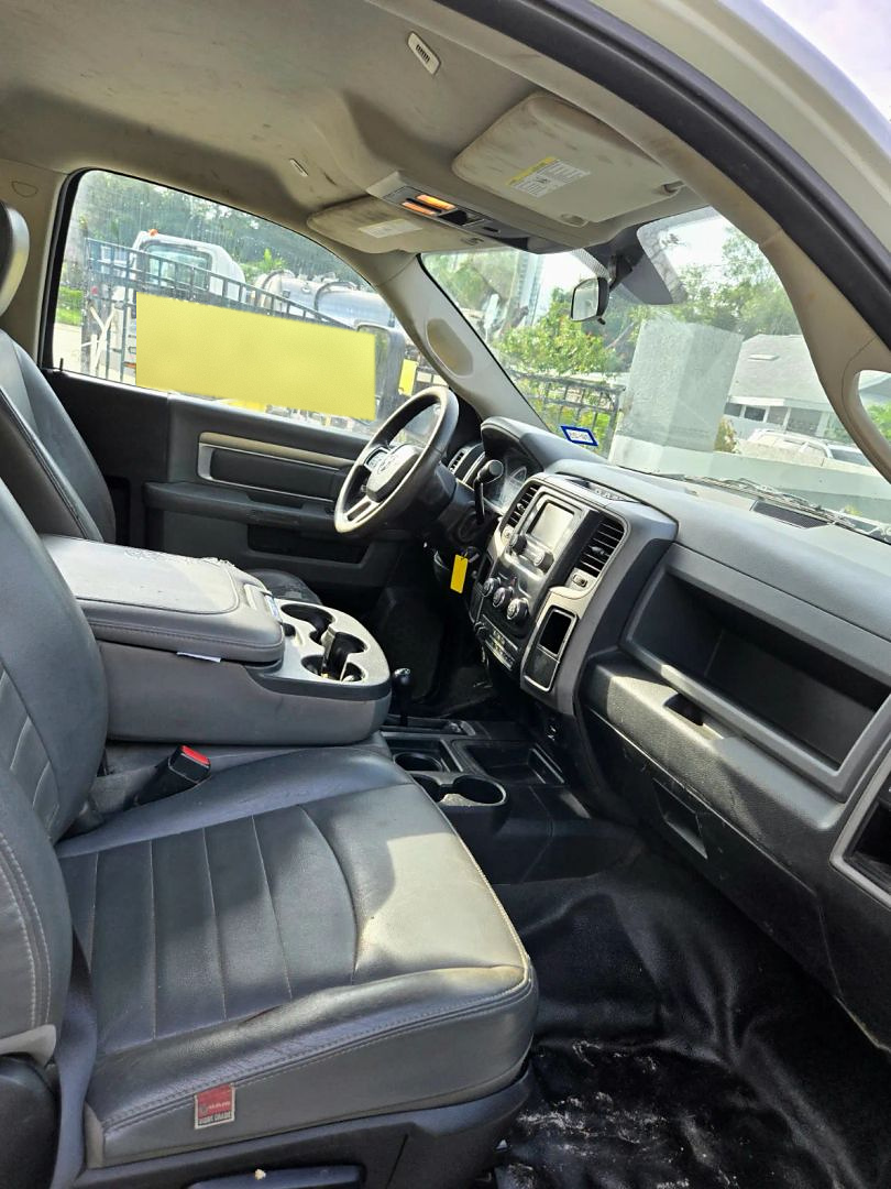 2017 Dodge Ram 5500 HD Service & Utility Trucks - Image 16