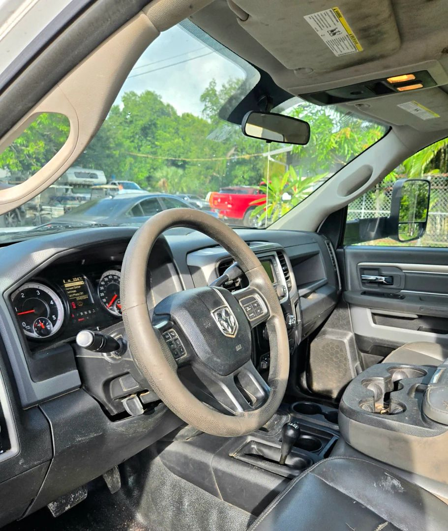 2017 Dodge Ram 5500 HD Service & Utility Trucks - Image 17