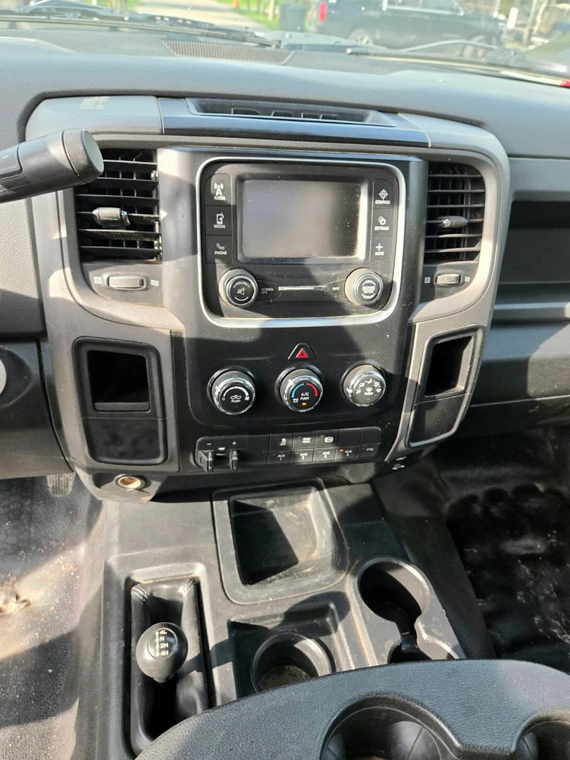2017 Dodge Ram 5500 HD Service & Utility Trucks - Image 19