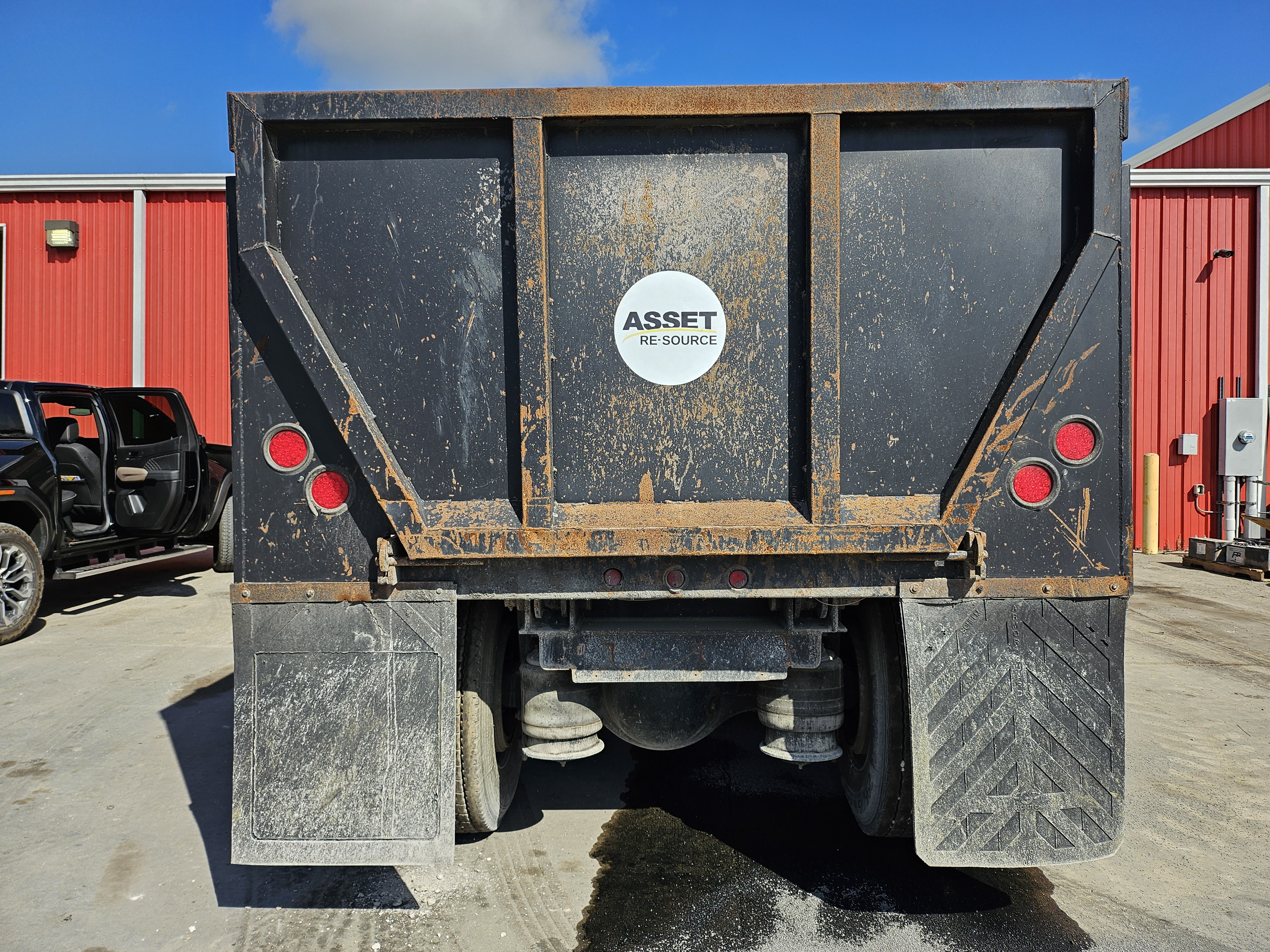 2015 Freightliner Cascadia 125 T/A Dump Truck - Image 5