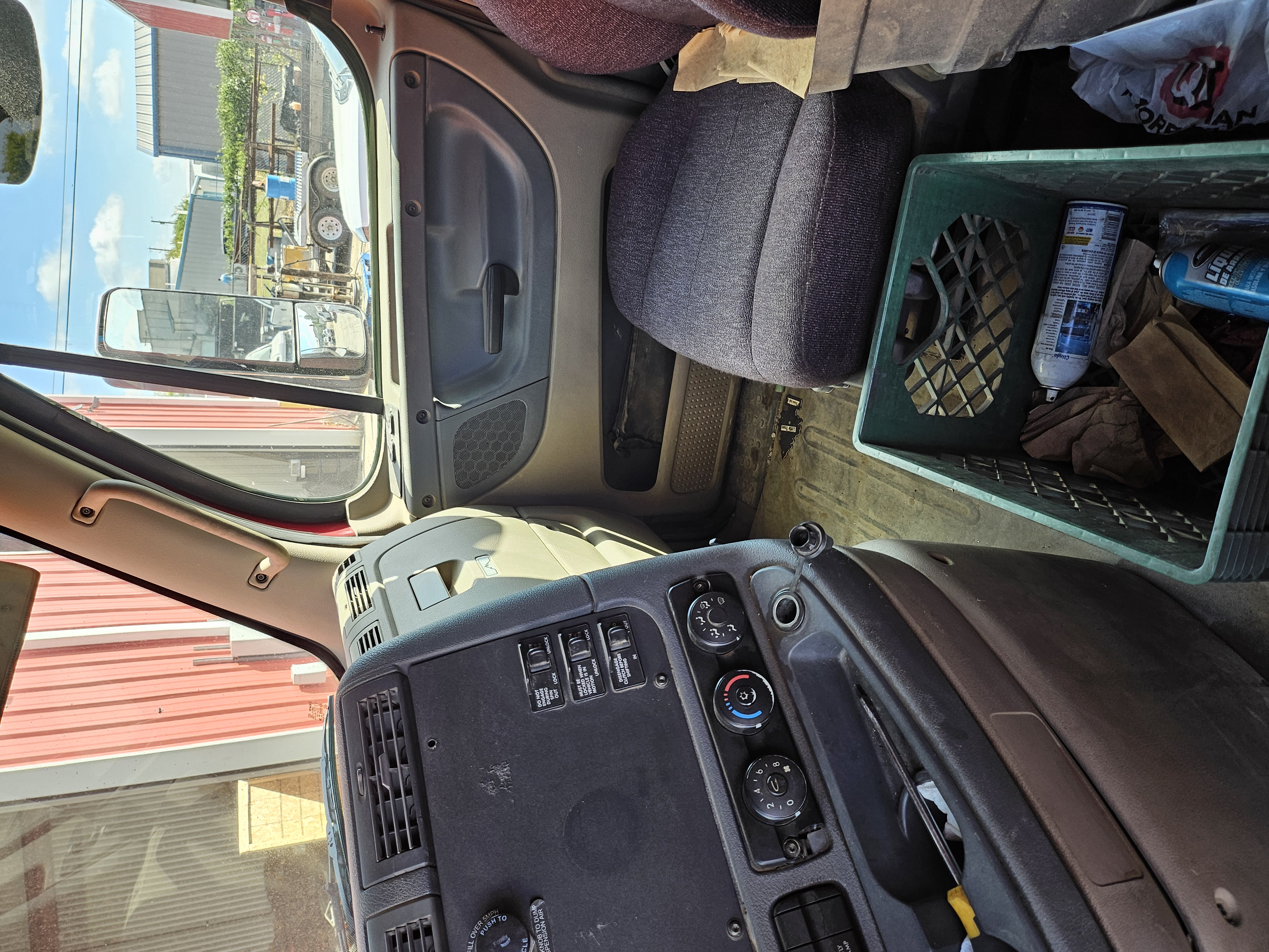 2015 Freightliner Cascadia 125 T/A Dump Truck - Image 13