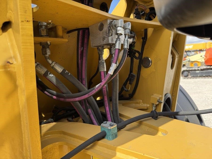 2020 Caterpillar 907M Wheel Loader - Image 16