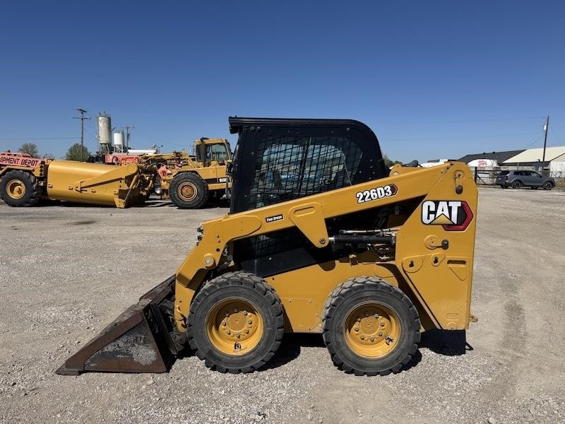2023 Caterpillar 226D3 Skid Steer Loader - Image 2