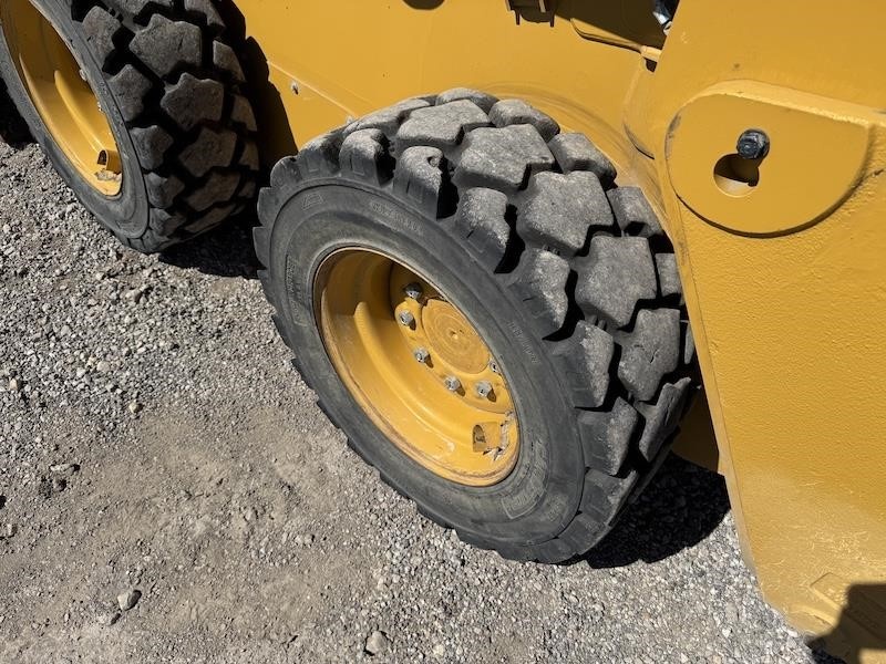 2023 Caterpillar 226D3 Skid Steer Loader - Image 10