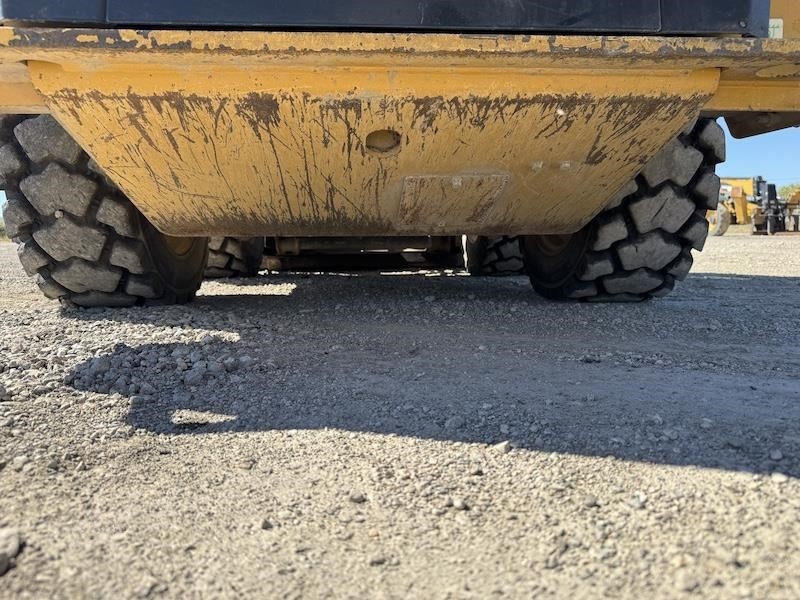 2023 Caterpillar 226D3 Skid Steer Loader - Image 11