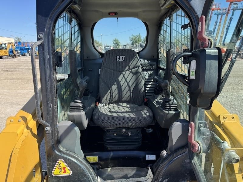 2023 Caterpillar 226D3 Skid Steer Loader - Image 13